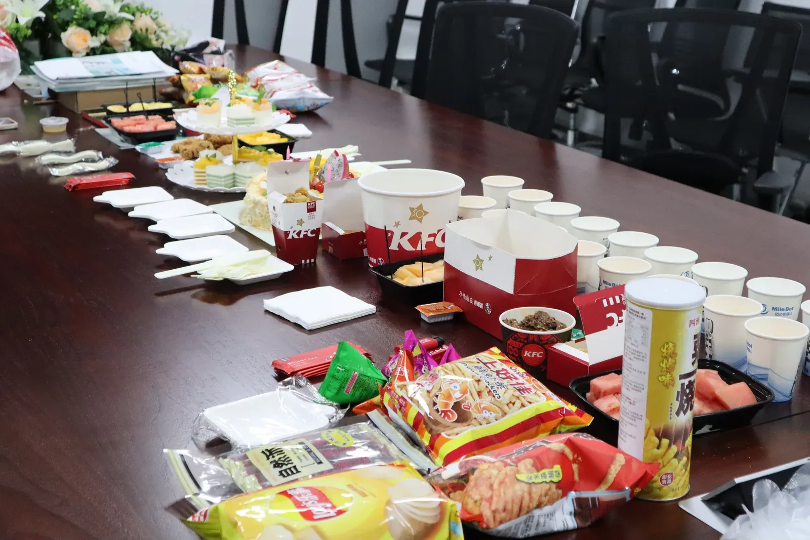 凝心聚力，共赢未来 | 庆祝迈步机器人成立四周年！