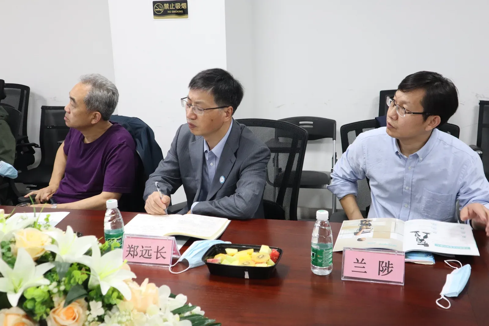 头条 | 国家康复辅助器具研究中心一行领导莅临迈步机器人参观考察