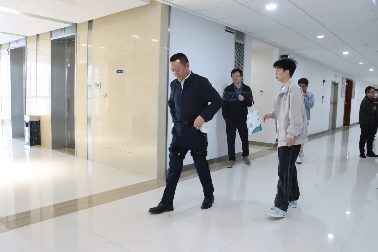 「科技赋能助残事业」深圳市残联调研迈步机器人，探索智能辅具新路径