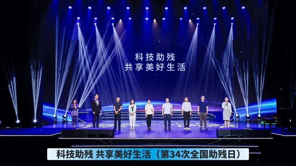 「2024年度记忆」一起聆听“向上”的迈步