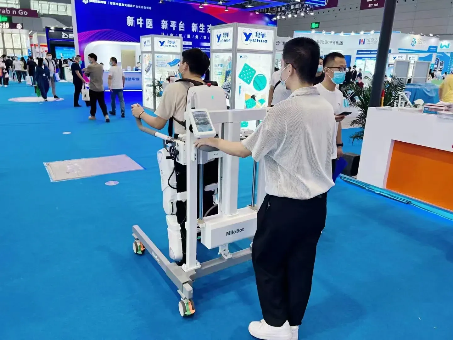 迈步机器人惊艳亮相2022CMEF，助力智慧医疗高品质发展