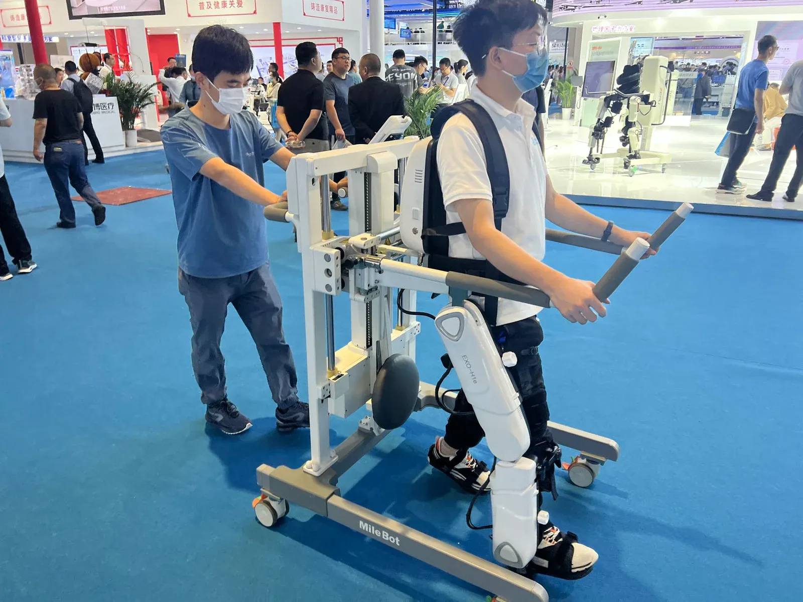 创新融合,迈步机器人携数款康复机器人产品亮相2023CMEF