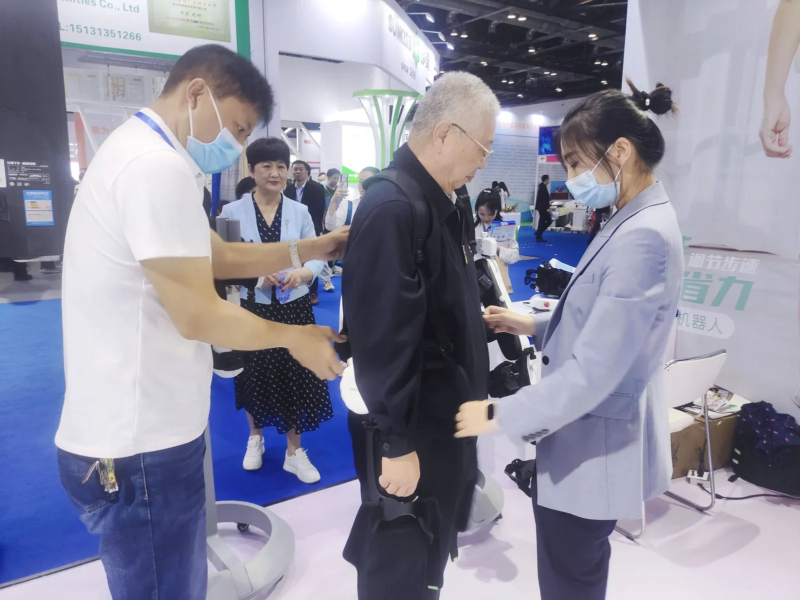 第九届中国国际养老服务业博览会在京开展，迈步机器人备受关注