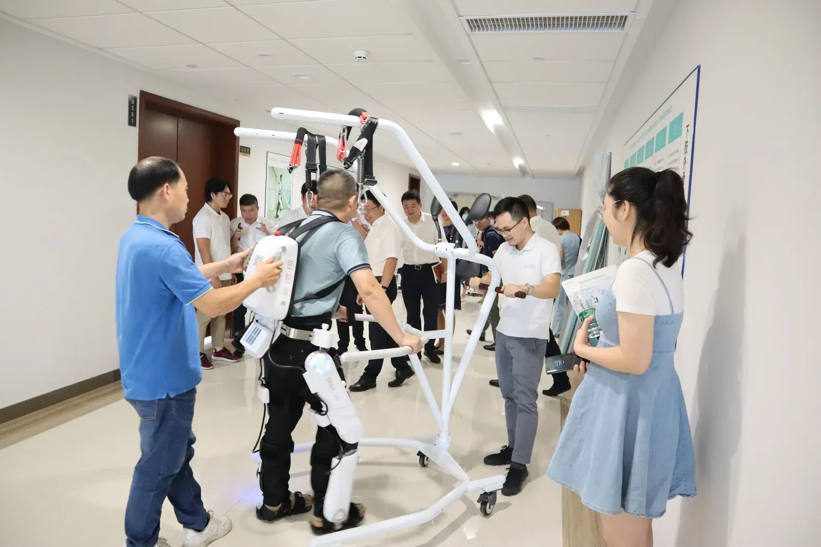 兰溪市委市政府一行领导莅临迈步机器人参观考察