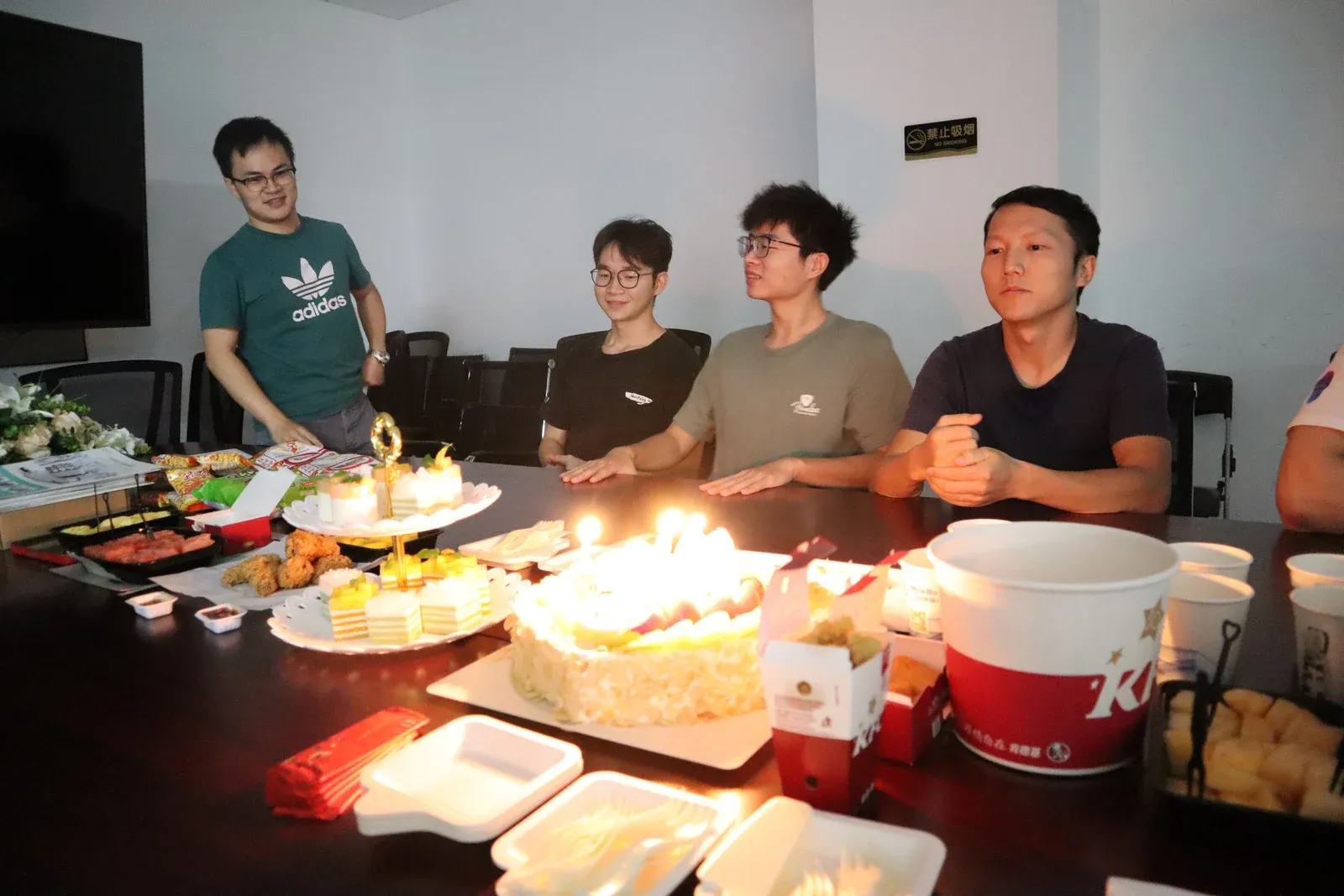 凝心聚力，共赢未来 | 庆祝迈步机器人成立四周年！