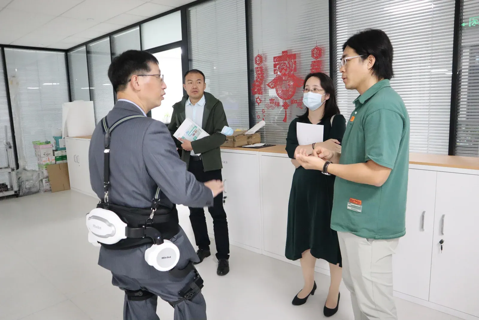 头条 | 国家康复辅助器具研究中心一行领导莅临迈步机器人参观考察