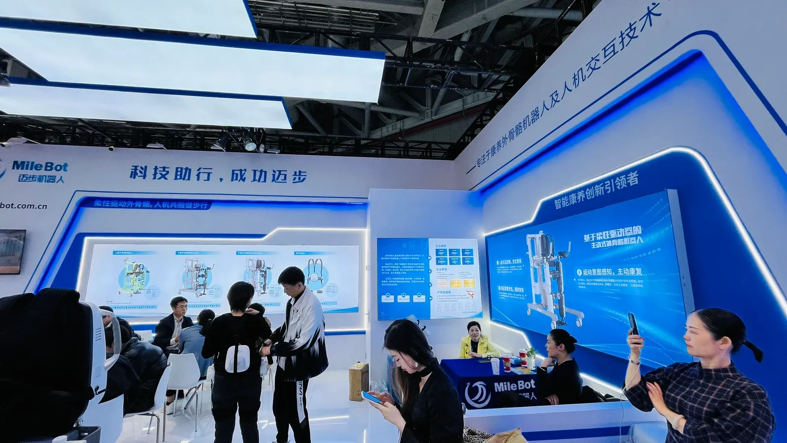 「完美收官」迈步机器人闪耀上海CMEF展,以创新之力谱写康复新篇章