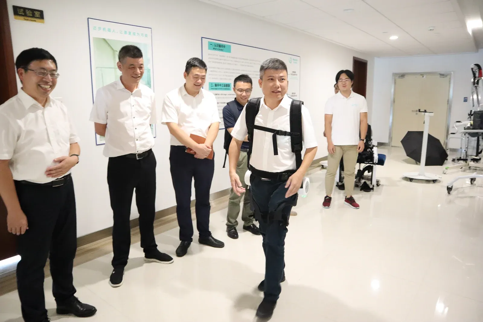 兰溪市委市政府一行领导莅临迈步机器人参观考察