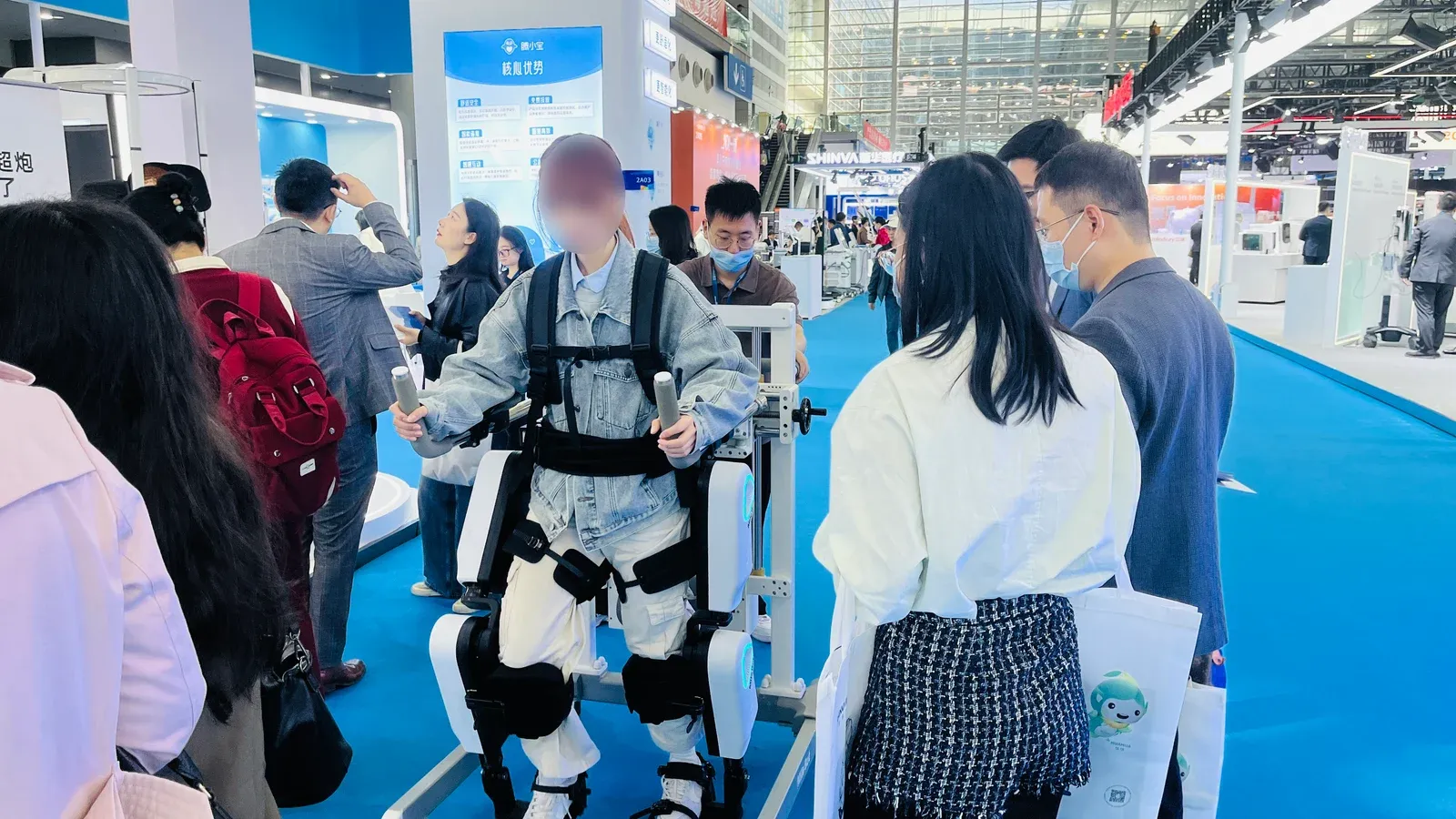 「2024深圳国际高性能医疗器械展」迈步康复机器人备受瞩目