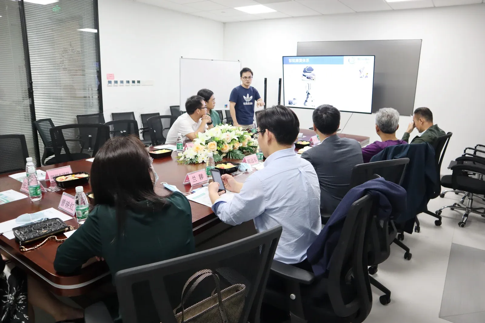 头条 | 国家康复辅助器具研究中心一行领导莅临迈步机器人参观考察