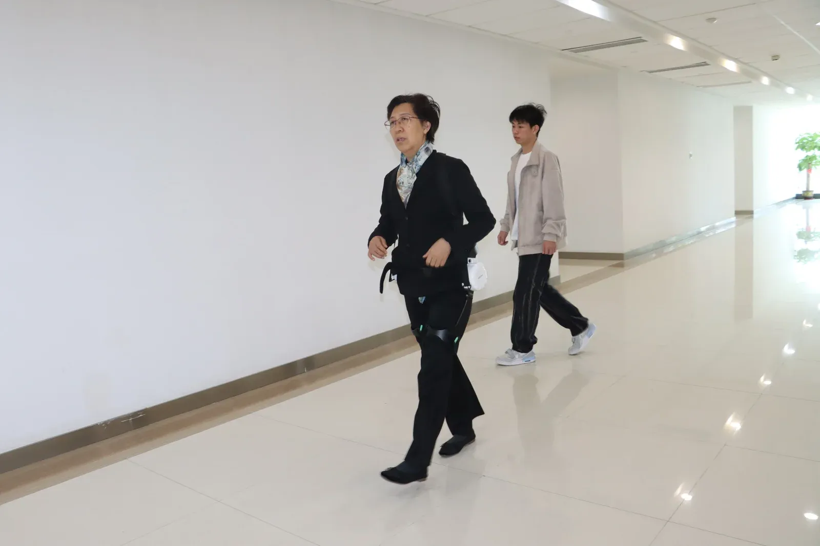 「科技赋能助残事业」深圳市残联调研迈步机器人，探索智能辅具新路径